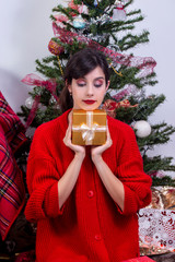 Young girl holding christmas gift
