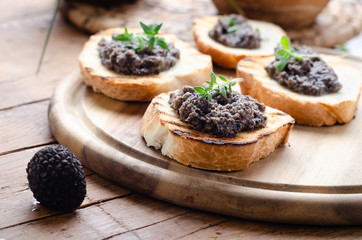 Bruschetta with black truffle ,salsa tartufata.