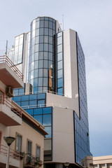 Obraz premium reflective office building