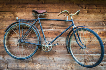 Fototapeta na wymiar Vintage bicycle on the building of the wooden cottage in Poland