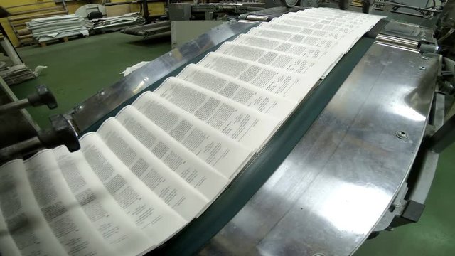 Running Belt with Offset Newspaper Prints