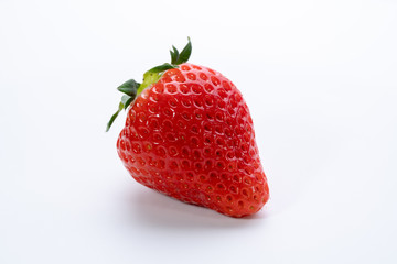 I shot while rotating the strawberry on a white background.