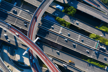 高速道路　空撮 © metamorworks