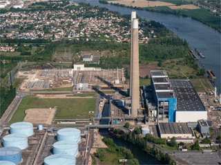 vue aérienne de la centrale thermique de Porcheville dans les Yvelines en France