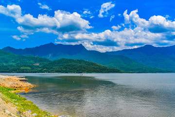 Obraz premium The lake is a large water source. Surrounded by land in Vietnam