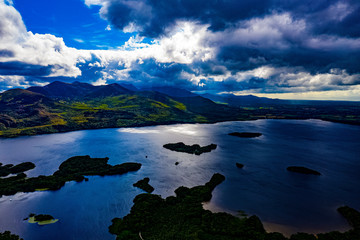 Die Stadt Killarney in Irland aus der Luft