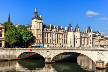 Fototapeta na wymiar Conciergerie Castle and Bridge of Change over river Seine. Paris, France
