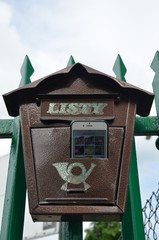 dom, budowa, architektura, czerwień, skrzynka pocztowa, pudełka, maszt, dom, skrzynka pocztowa, poczta, stary, dach, izolowany, list, tradycyjny, budowa, mur, house of god, niebo, podróż, zieleń