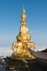 Fototapeta na wymiar golden buddha in emei mountain