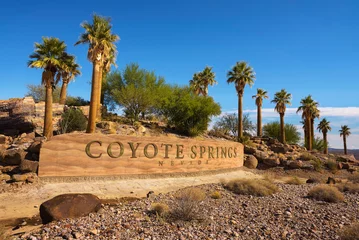 Fotobehang Welcome sign to the small community of Coyote Springs near Las Vegas in Nevada © Nick Fox
