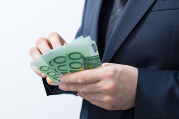 Geldscheine in hand