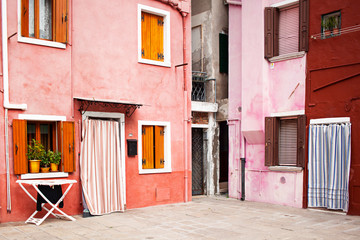 Fototapeta na wymiar Colorful building in Burano island in Venice. Italian street