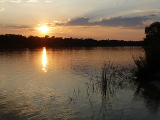 Obraz premium Afrika, Sonnenuntergang, Himmel, Flussbett