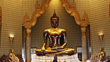buddha statue in bangkok thailand - obrazy, fototapety, plakaty
