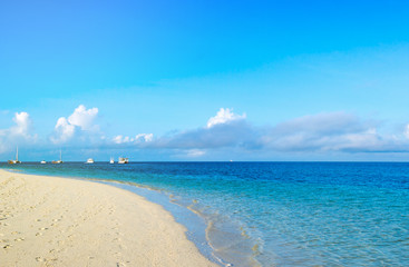 Fototapeta premium Beautiful sky and blue sea