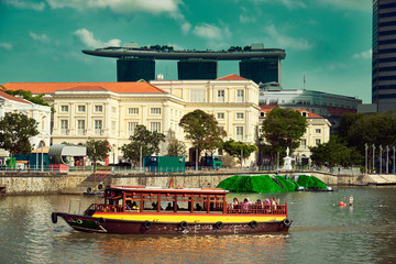 Fototapeta na wymiar Tourist ship in Singapore