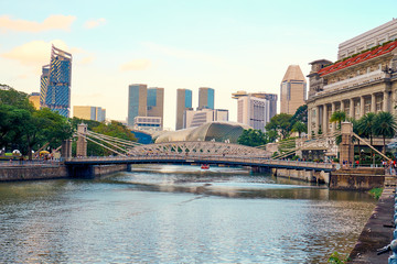 Obraz premium river and buildings in Singapore