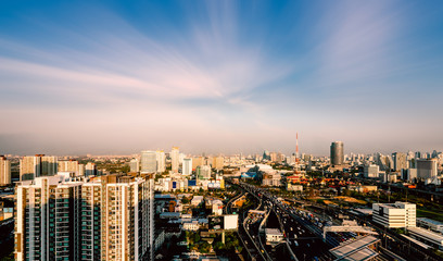Fototapeta premium Bangkok cityscape at twilight with modern building and traffic jam on expressway