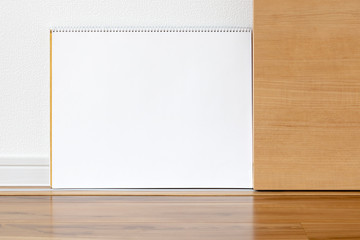 引き戸に立てかけたスケッチブック