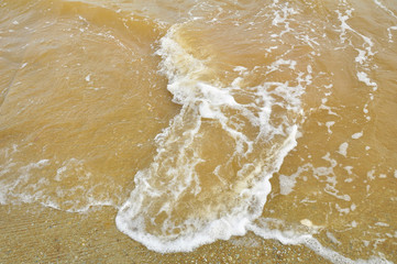 Ocean waves with clean sand