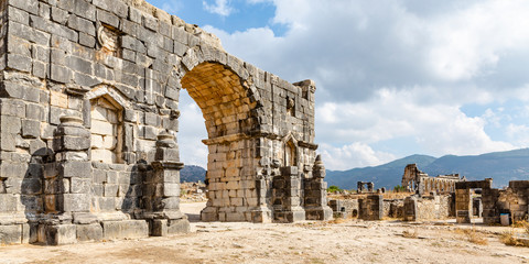 Fototapeta premium South side of the Arch of Caracalla