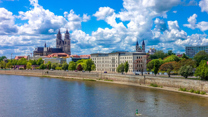 Fototapeta premium Widok na Magdeburg, stolicę Saksonii-Anhalt