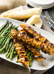 Chicken skewers with green asparagus