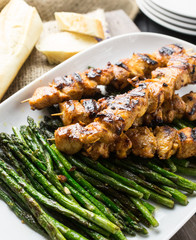 Chicken skewers with green asparagus