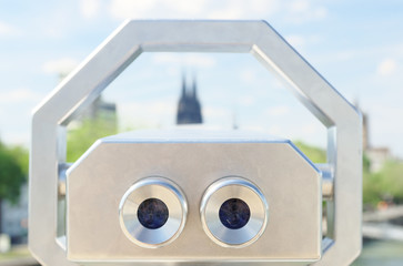 coin telescope with view of the cologne cathedral