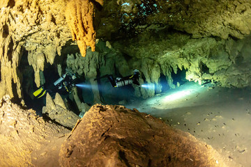 Meksyk nurkowanie cenota Taak bi lum