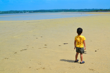 浜辺の男の子2