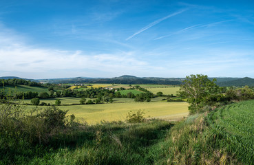 Fototapeta na wymiar vue panoramique sur les champs