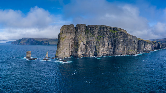 Risin og Kellingin, The Giant and the Witch, sea stacks rocks near Eidi, Faroe Islands 16:9