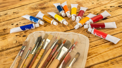 Mit Pinsel und Farben kann man zum Künstler werden