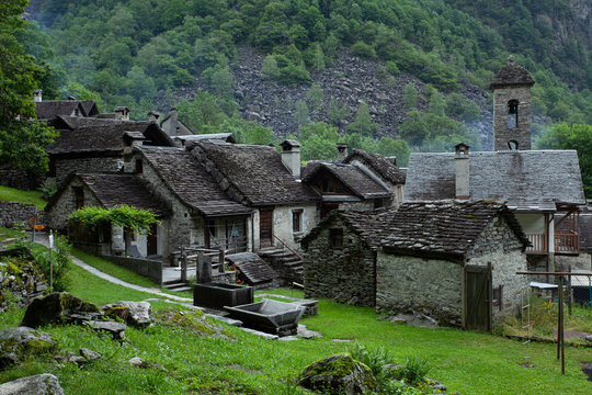 Bergdorf im Tessin