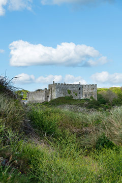 Manorbier Burg-Schloss und gleichnamiger Strand, Wales, gro&szlig;britannien