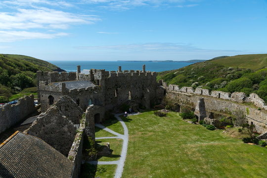 Manorbier Burg-Schloss und gleichnamiger Strand, Wales, gro&szlig;britannien