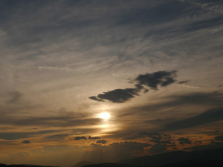 Obraz premium beautiful golden sunset sky landscape