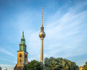 Berliner Fernsehturm in summer evening, Berlin