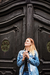 Obraz premium Female tourist with cup of coffee outdoors