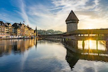 Naklejka premium Panoramic view of city center of Lucerne with famous Chapel Bridge and lake Lucerne (Vierwaldstatersee), Canton of Lucerne, Switzerland
