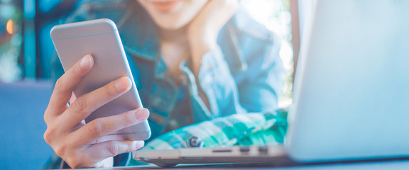 Women hand are using mobile phones.