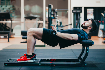 Man training glutes in the gym