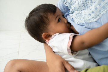 breastfeeding to baby