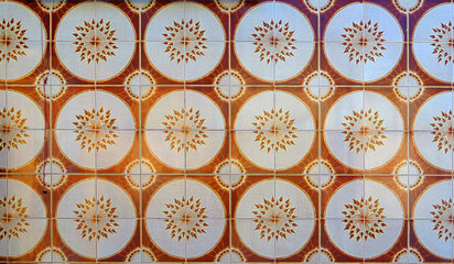 Circular design on brown and white wall tiles