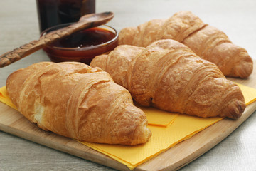 Croissants with marmalade and tea	