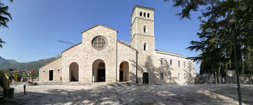 Vitulano - Panoramica della Basilica della SS. Annunziata e di S. Antonio