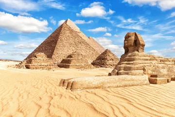 Foto op Canvas Uitzicht op de Grote Sfinx en de piramides in Gizeh © AlexAnton
