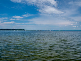 Blick auf den Chiemsee in Oberbayern