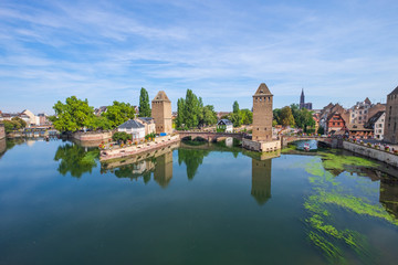Fototapeta na wymiar Blick auf Ponts Couverts in Straßburg/Frankreich